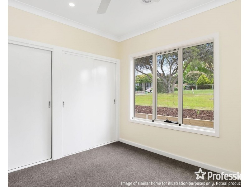 2B Irvine Crescent, Yarra Glen VIC 3775