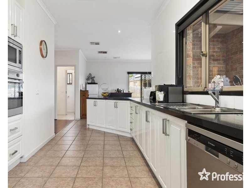 63 Lakeview Drive, Lilydale VIC 3140