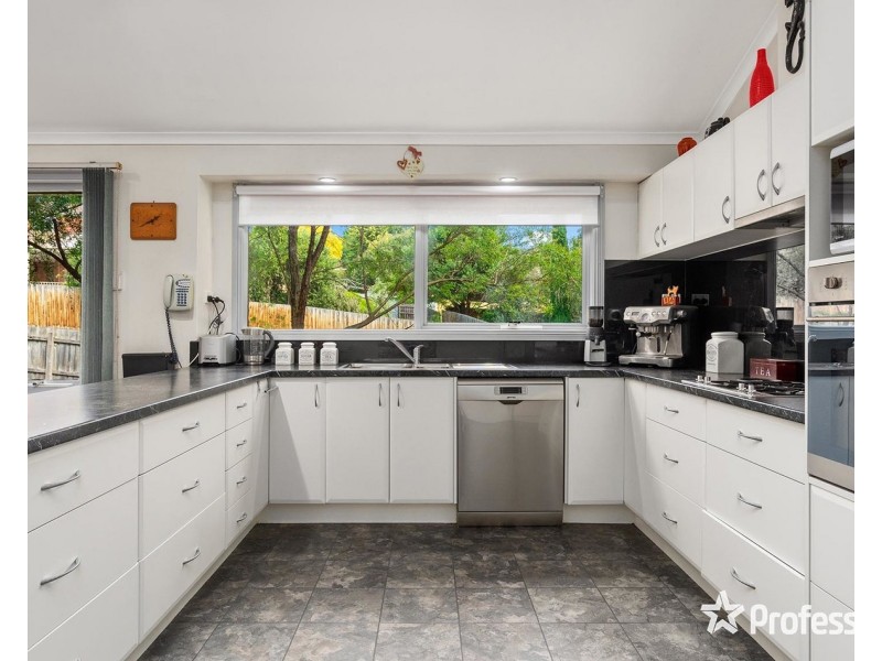 32 Kirkford Drive, Mooroolbark VIC 3138