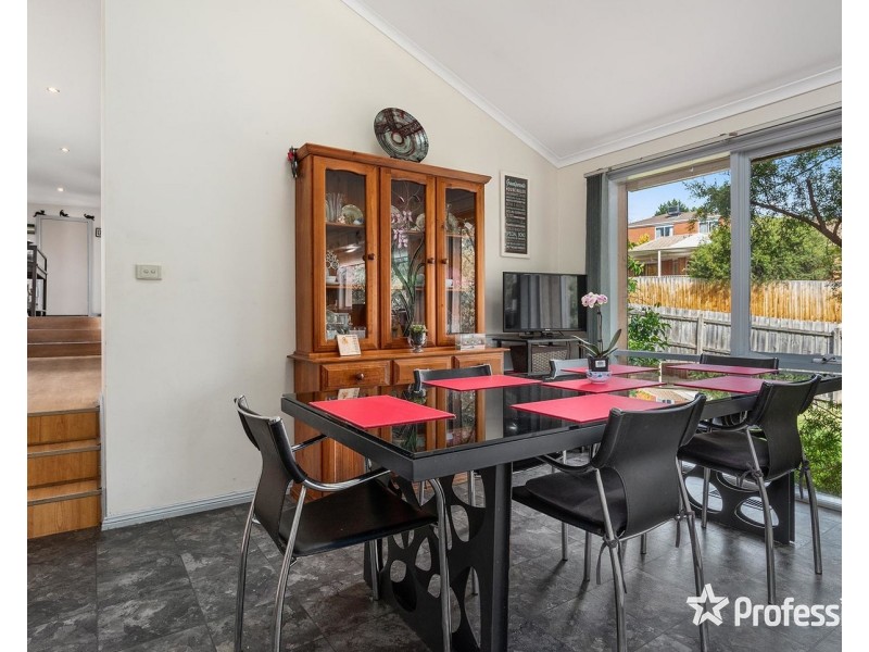 32 Kirkford Drive, Mooroolbark VIC 3138