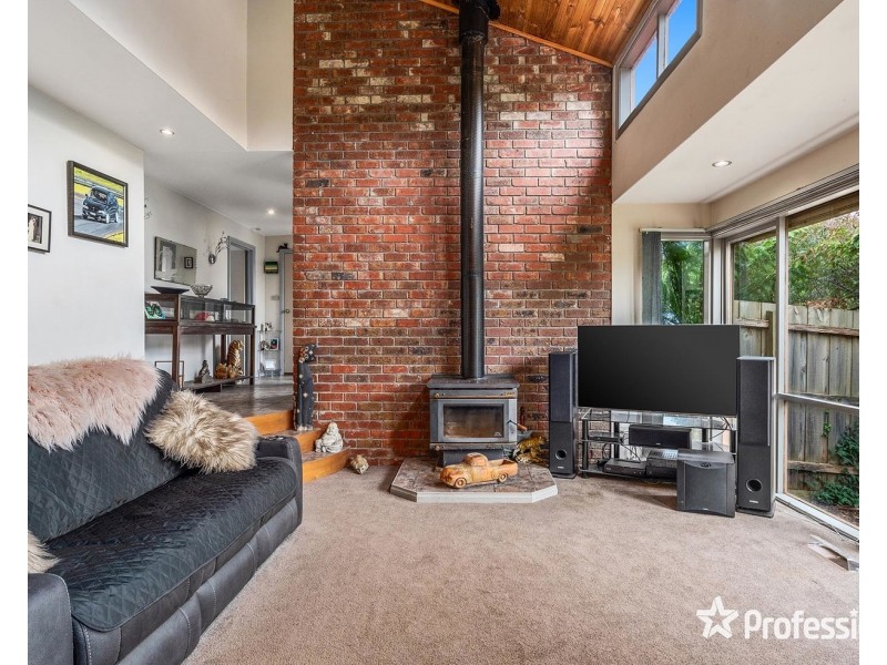 32 Kirkford Drive, Mooroolbark VIC 3138