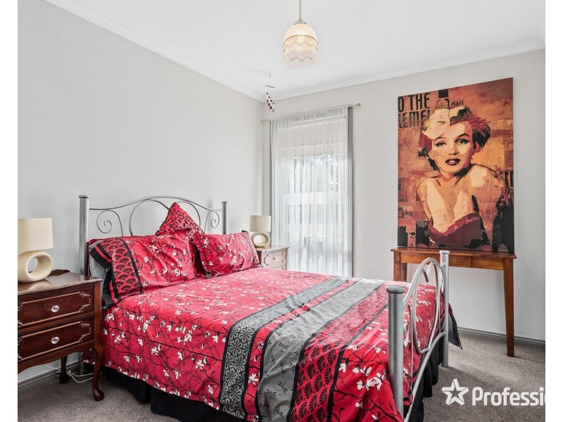 32 Kirkford Drive, Mooroolbark VIC 3138