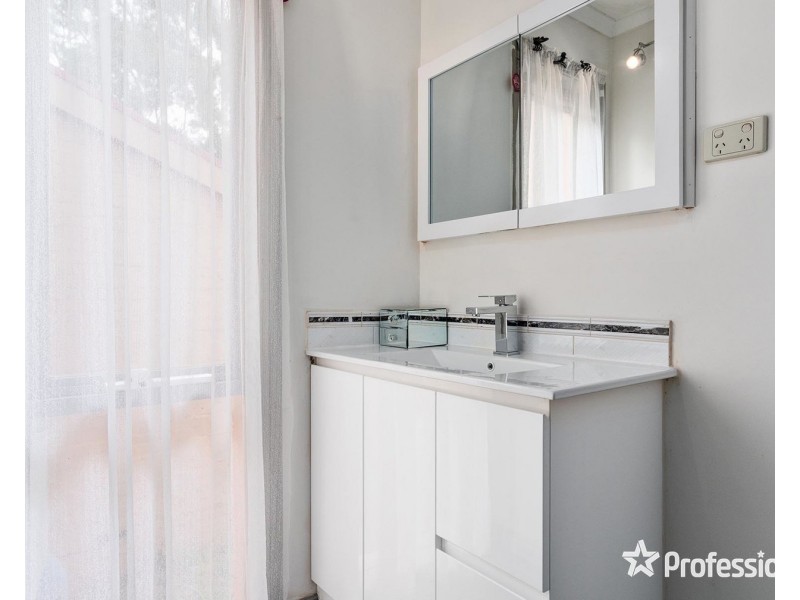 32 Kirkford Drive, Mooroolbark VIC 3138