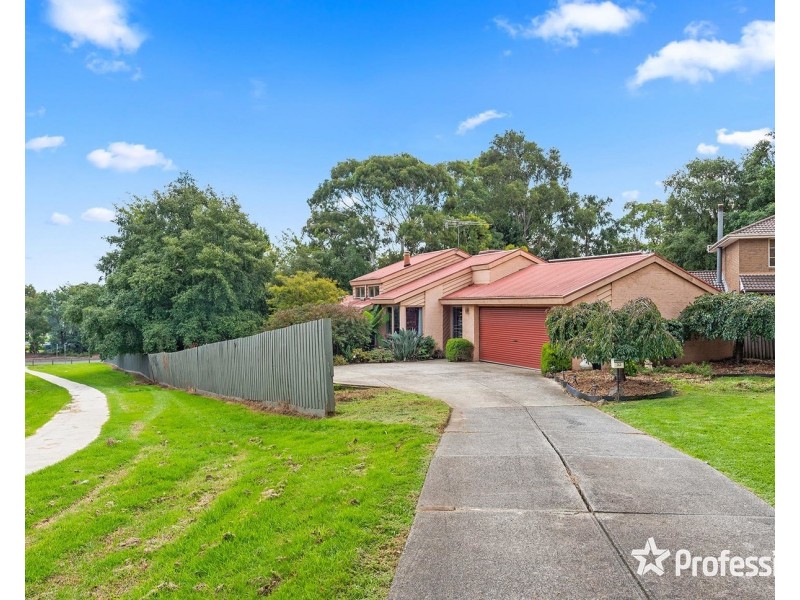32 Kirkford Drive, Mooroolbark VIC 3138