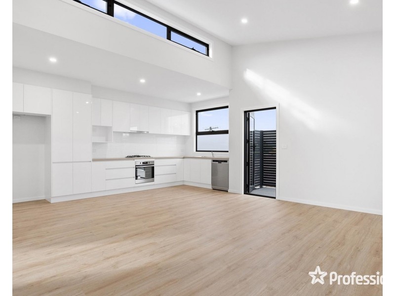 2 Travis Close, Lilydale VIC 3140