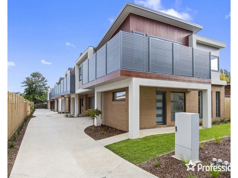 2 Travis Close, Lilydale VIC 3140