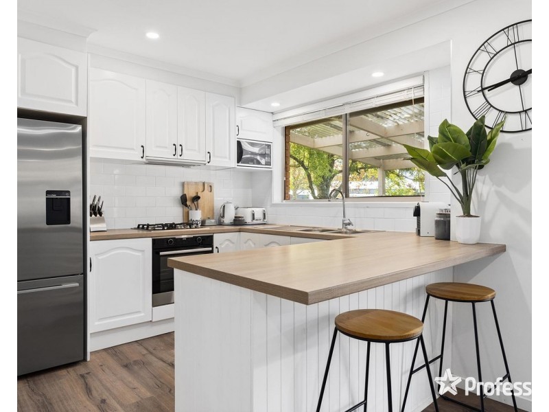 6 Village Green, Chirnside Park VIC 3116