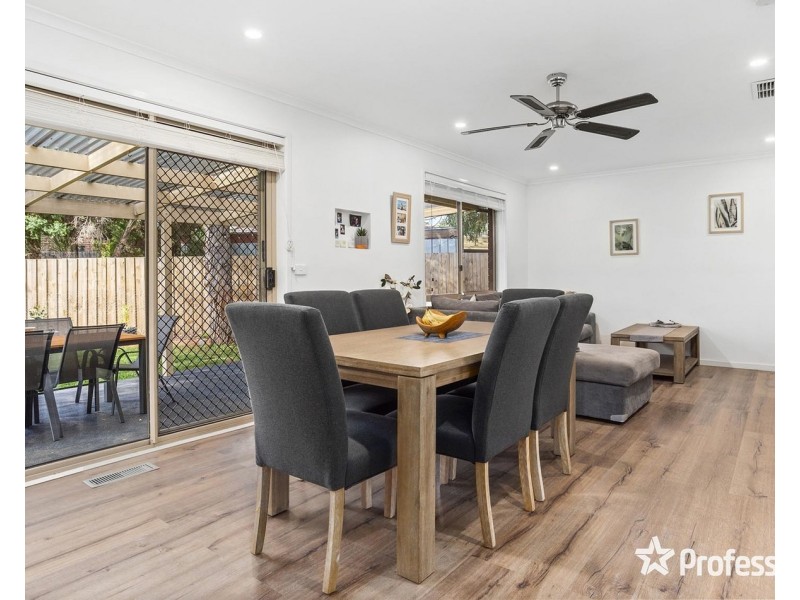 6 Village Green, Chirnside Park VIC 3116