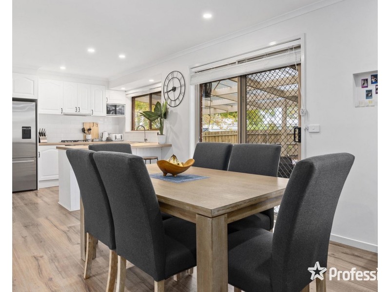 6 Village Green, Chirnside Park VIC 3116