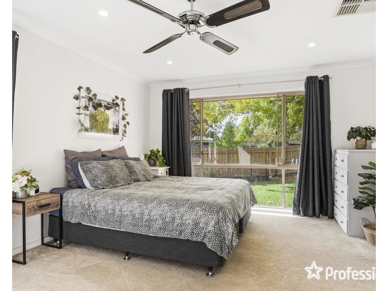 6 Village Green, Chirnside Park VIC 3116