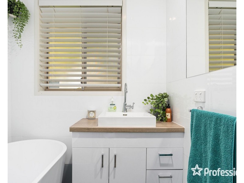 6 Village Green, Chirnside Park VIC 3116