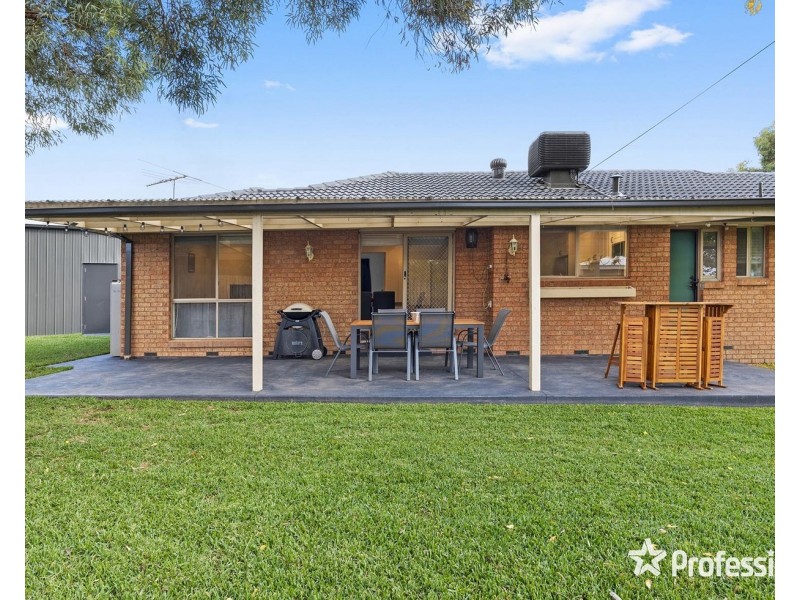 6 Village Green, Chirnside Park VIC 3116