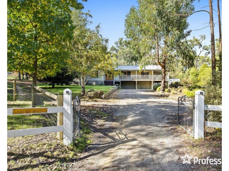 22 Bailey Grove, Wandin North VIC 3139