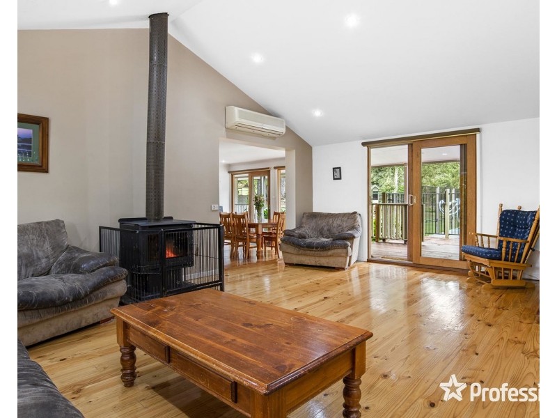 22 Bailey Grove, Wandin North VIC 3139
