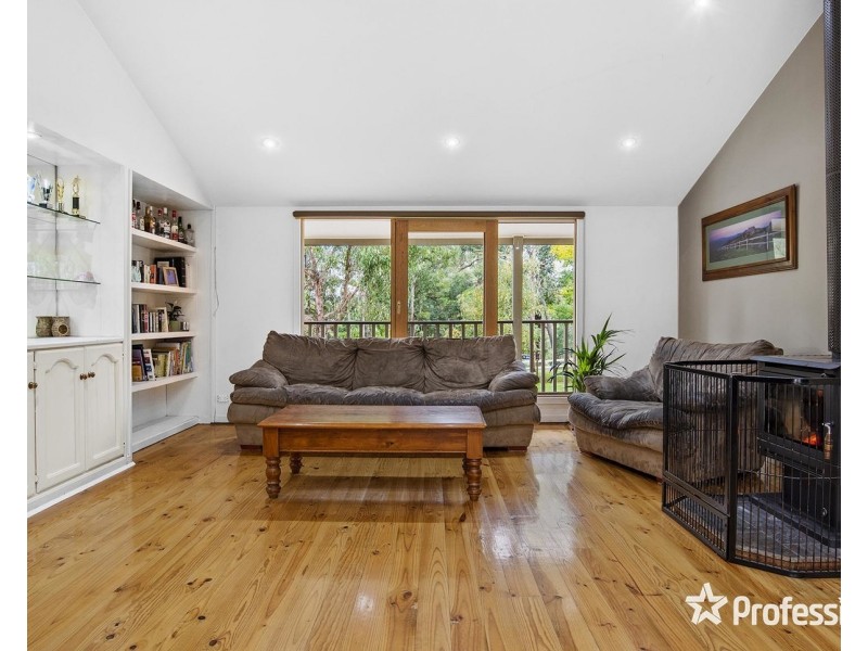 22 Bailey Grove, Wandin North VIC 3139