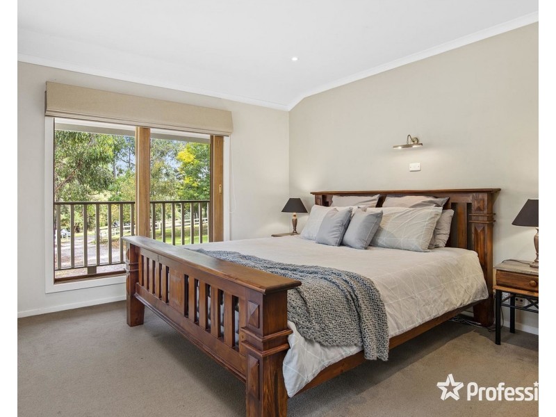 22 Bailey Grove, Wandin North VIC 3139
