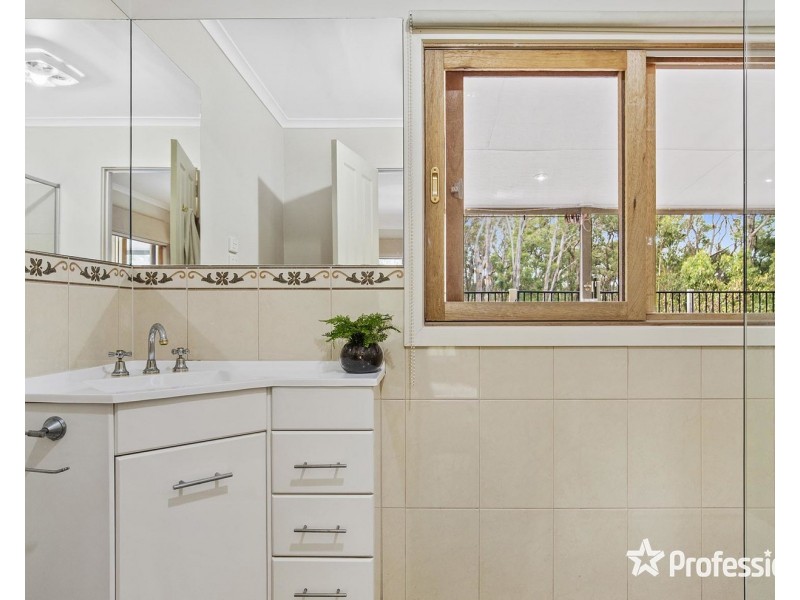 22 Bailey Grove, Wandin North VIC 3139