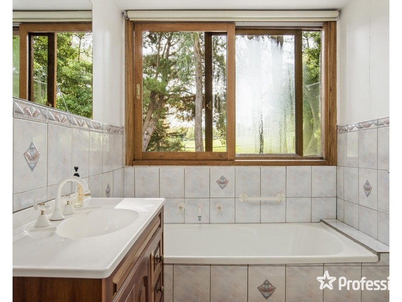 22 Bailey Grove, Wandin North VIC 3139