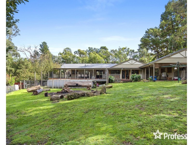 22 Bailey Grove, Wandin North VIC 3139