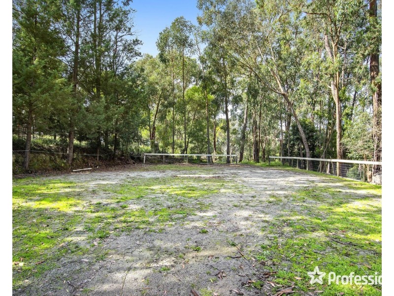22 Bailey Grove, Wandin North VIC 3139