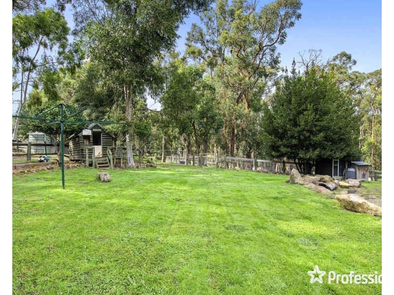 22 Bailey Grove, Wandin North VIC 3139