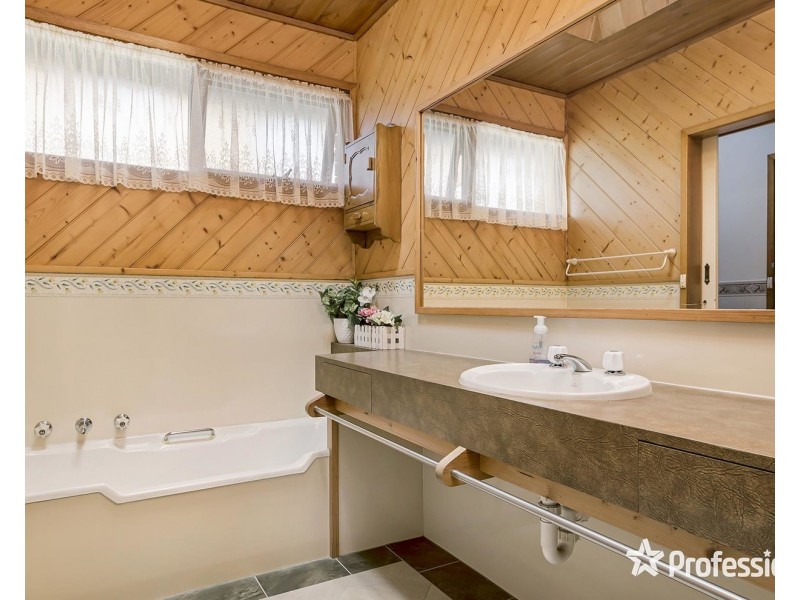 37 Roseman Road, Chirnside Park VIC 3116