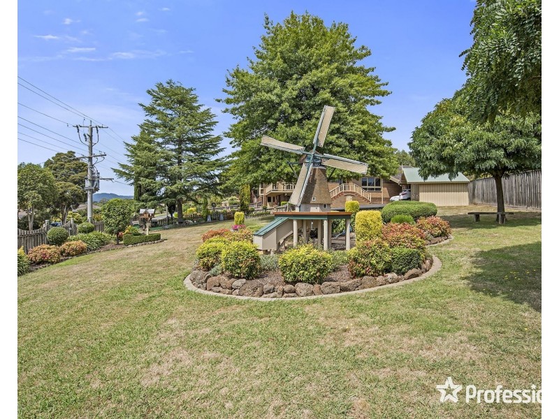 37 Roseman Road, Chirnside Park VIC 3116