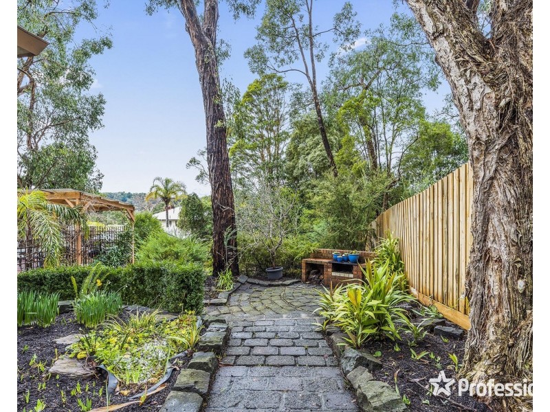 12 Olinda Road, Mount Evelyn VIC 3796