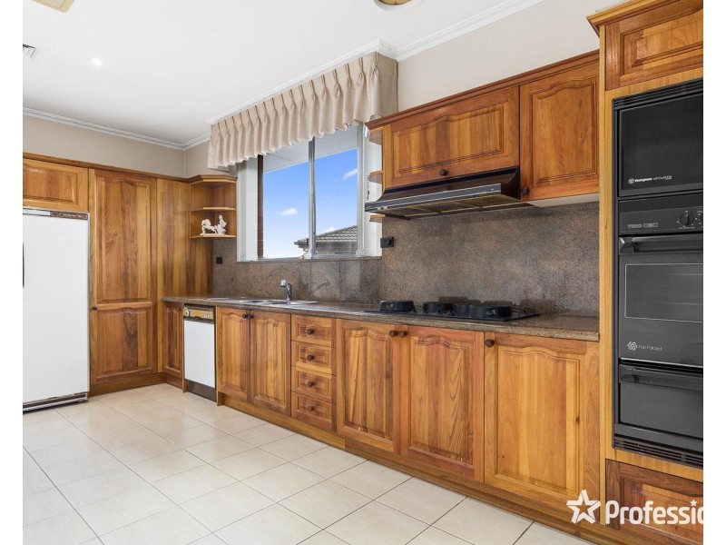 17 Service Road, Blackburn VIC 3130