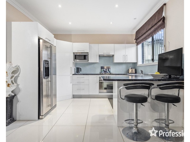 17 Service Road, Blackburn VIC 3130