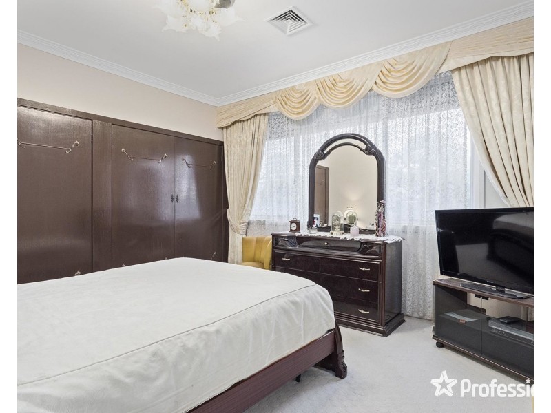 17 Service Road, Blackburn VIC 3130