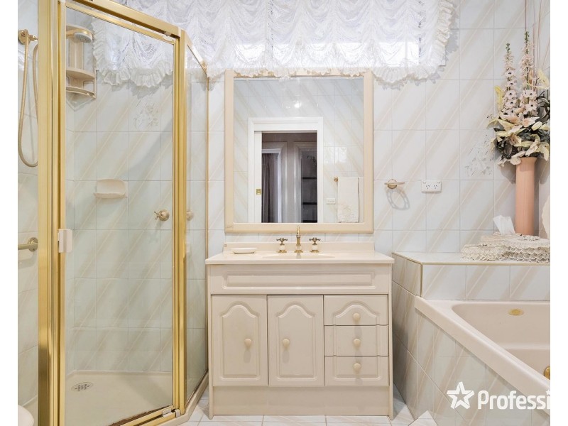 17 Service Road, Blackburn VIC 3130