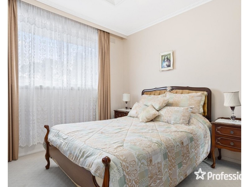 17 Service Road, Blackburn VIC 3130