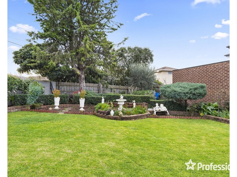 17 Service Road, Blackburn VIC 3130