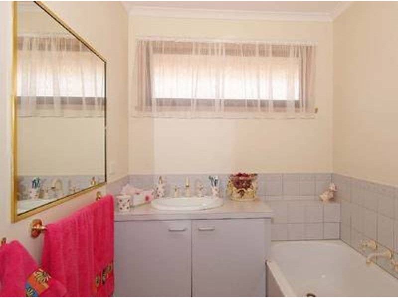 2/23 Mc Comb Street, Lilydale VIC 3140