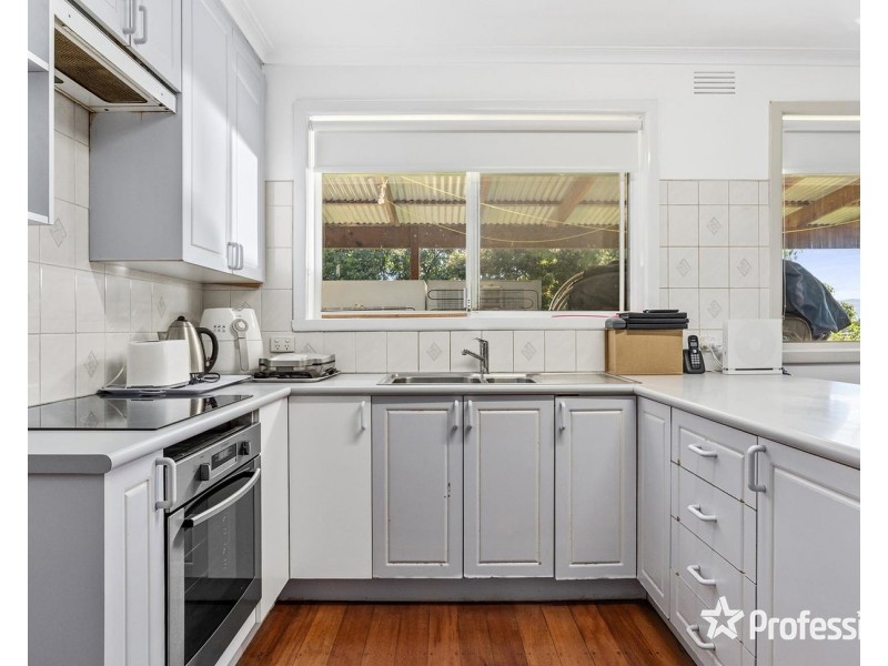 6 Anzac Avenue, Yarra Glen VIC 3775