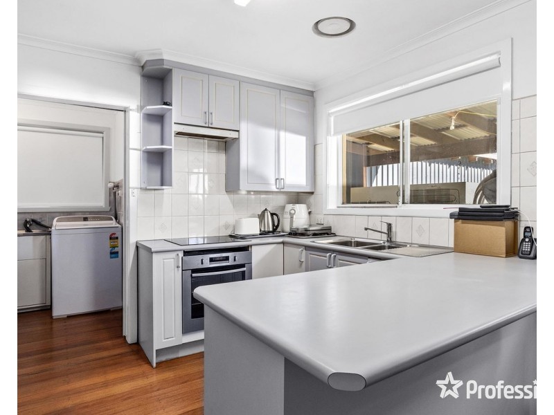 6 Anzac Avenue, Yarra Glen VIC 3775