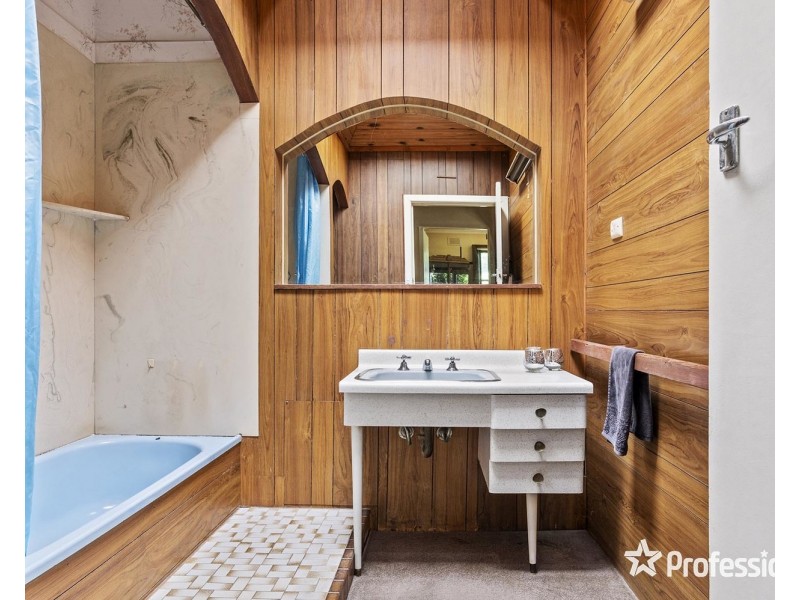 21 Heatherbrae Avenue West, Ringwood VIC 3134