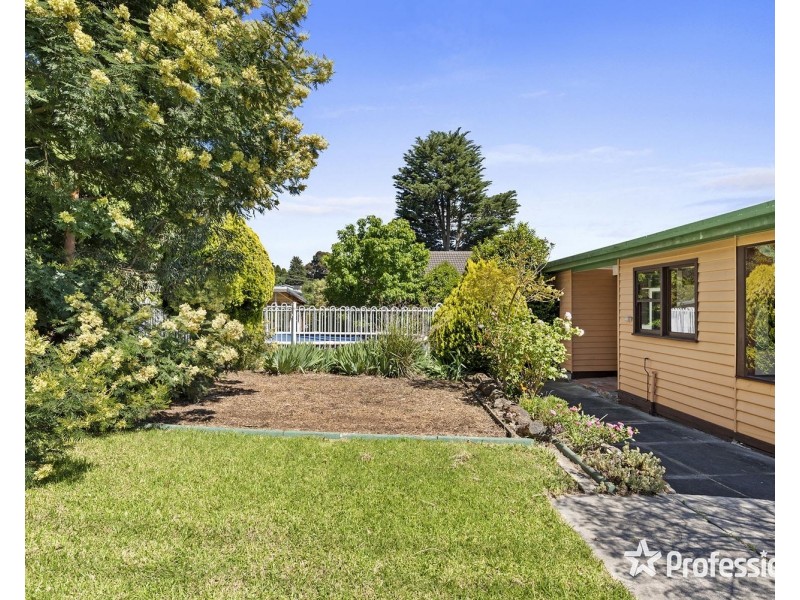 21 Heatherbrae Avenue West, Ringwood VIC 3134