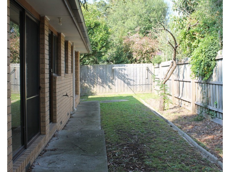 2/8 Dickson Crescent, Ringwood North VIC 3134