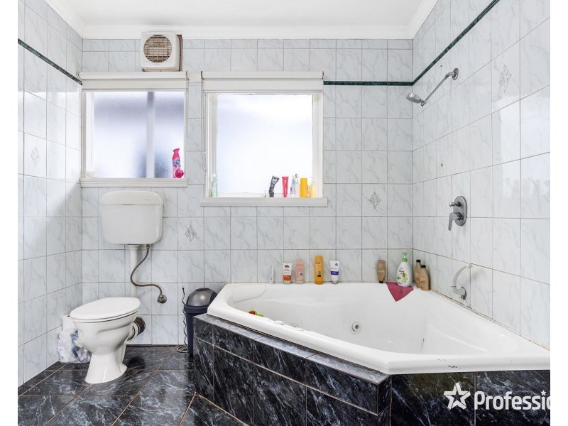 6 Kingswood Drive, Chirnside Park VIC 3116