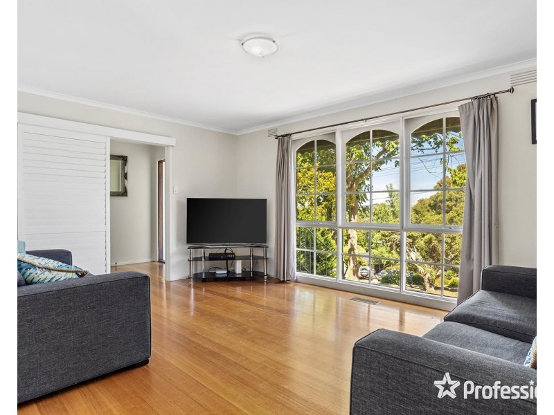 6  Parry Drive, Mooroolbark VIC 3138