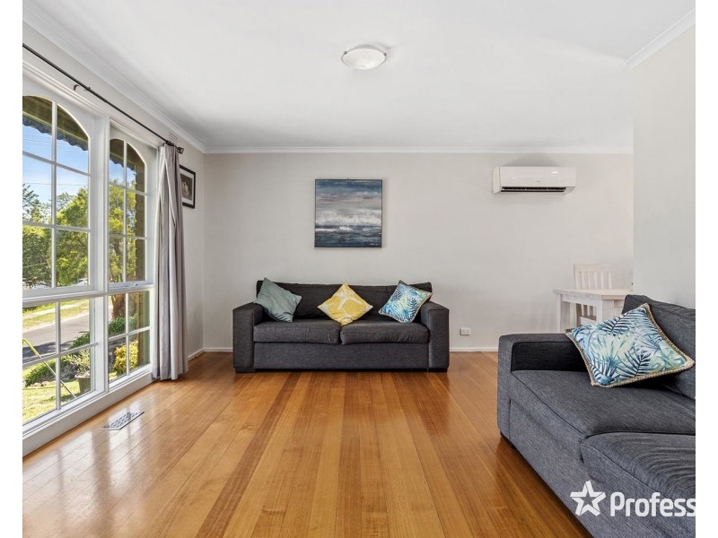 6  Parry Drive, Mooroolbark VIC 3138