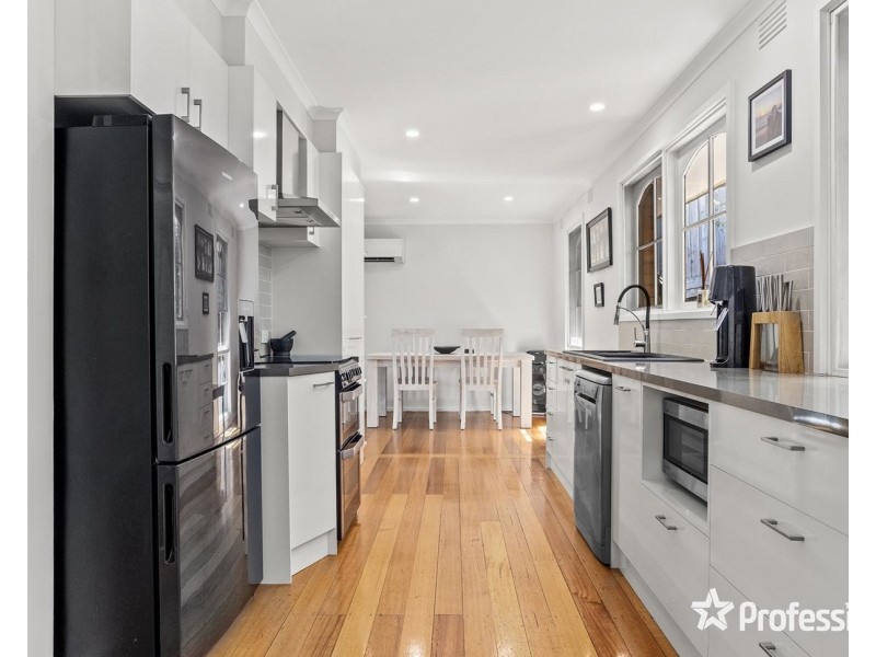 6  Parry Drive, Mooroolbark VIC 3138