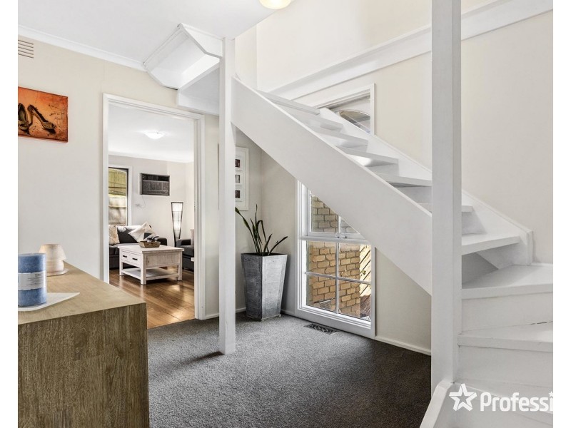 6  Parry Drive, Mooroolbark VIC 3138