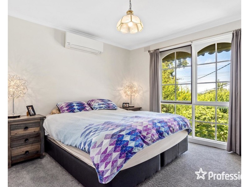 6  Parry Drive, Mooroolbark VIC 3138
