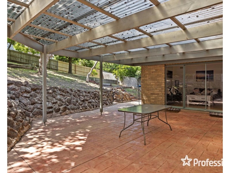 6  Parry Drive, Mooroolbark VIC 3138