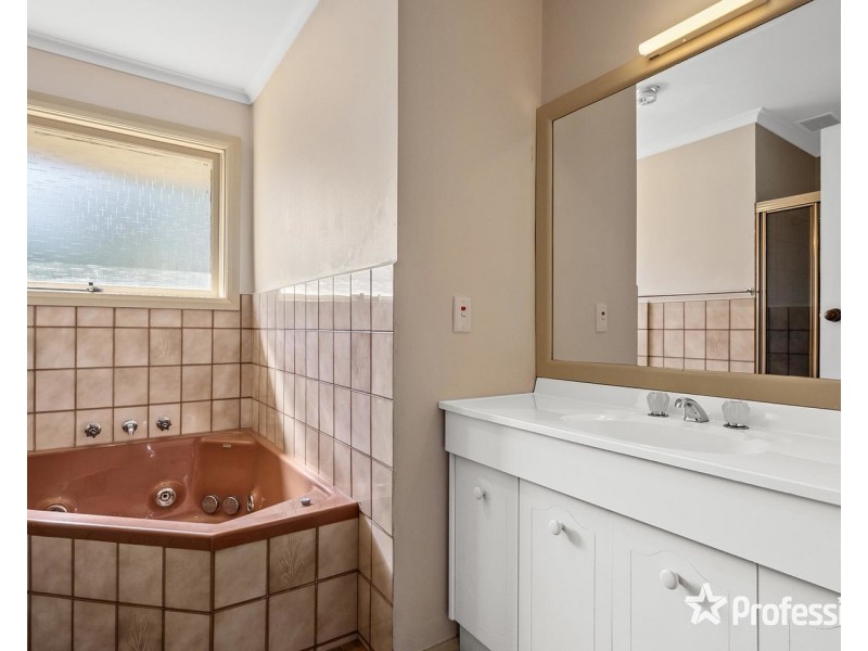 34 Grandvalley Drive, Chirnside Park VIC 3116