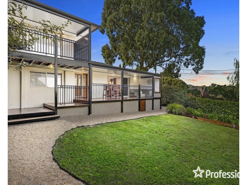 24 Edward Road, Chirnside Park VIC 3116