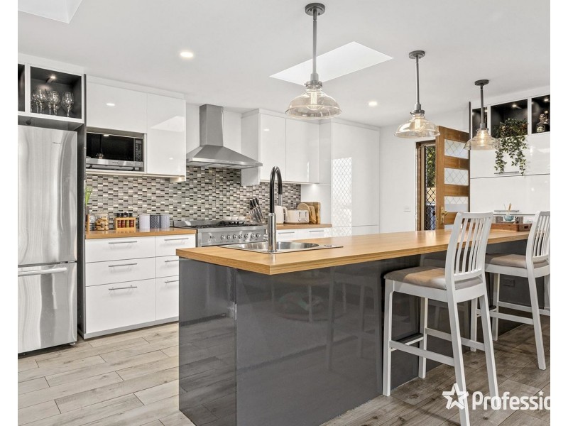 24 Edward Road, Chirnside Park VIC 3116